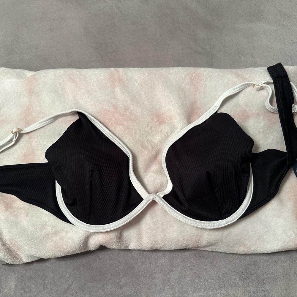 Hollister Ribbed Plunge Black and White Bikini Top NwT